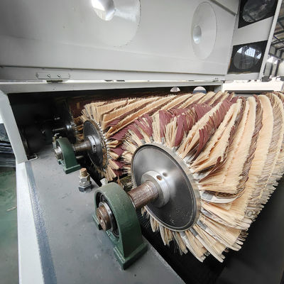 Máquina de pulido de muebles de cuatro rodillos con un peso de 1600 kg y fácil operación