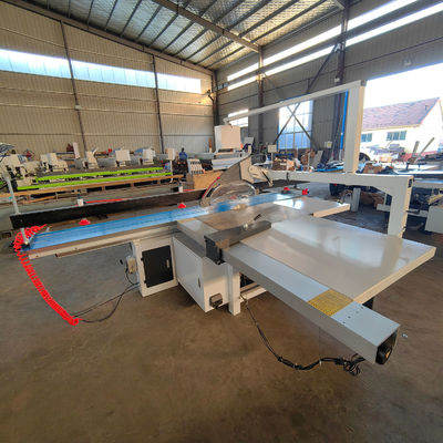 Velocidad de puntuación de 8000 r/min CNC-6132 Serradora de mesa corredera de doble hoja para obras de construcción