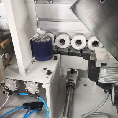 10-14 m/min Velocidad de entrega de piezas de trabajo y banda de borde compacta para armarios de muebles