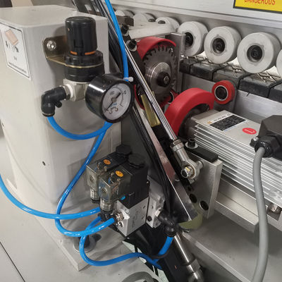 10-14 m/min Velocidad de entrega de piezas de trabajo y banda de borde compacta para armarios de muebles