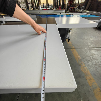 MJ3200 Máquina de sierra electrónica de mesa corredera con 5,5 kW de potencia y 780 kg de peso