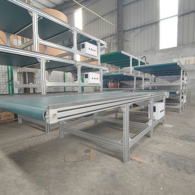 Diseño automático de alimentación y descarga de la máquina de enrutador CNC con plataforma transportadora