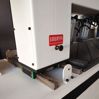 Muebles de paneles CNC Perforación y ranura Máquina integrada Centro de procesamiento de madera