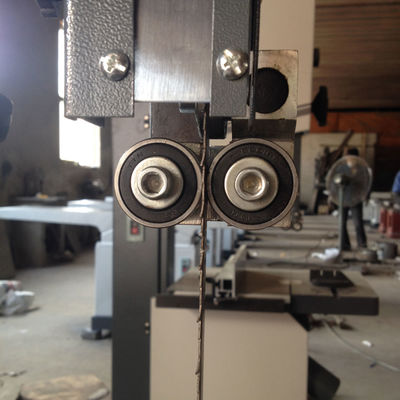 Máquina de sierra de banda vertical eléctrica industrial para la madera MJ345E en tiendas de ropa