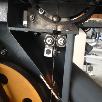 Máquina de corte de madera de banda vertical con personalización 380V220V Voltage y soporte