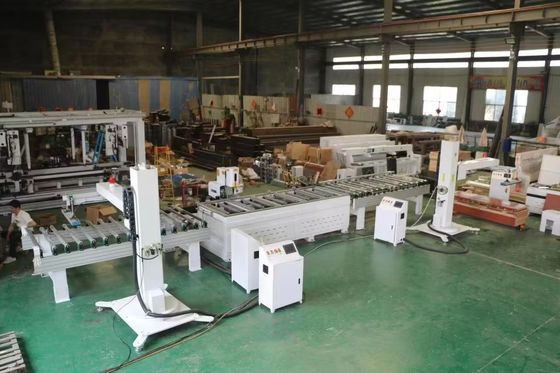 Máquina de moldeo de puertas de madera de doble línea de alta capacidad 2000 kg