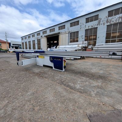 Máquina para cortar madera de paneles de mesa corredera automática de precisión