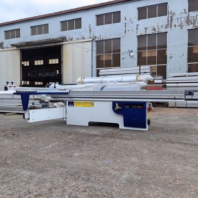 5.5 KW Potencia del motor principal Máquina de sierra de mesa corredera para max. longitud de la pieza de trabajo 3200mm