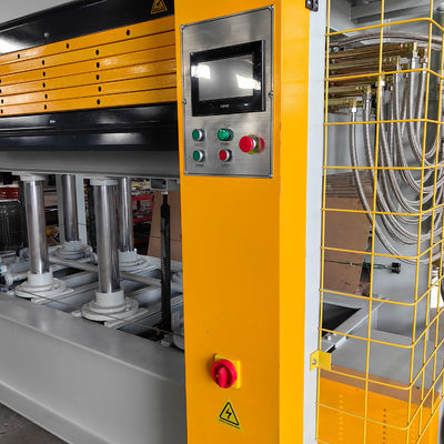 Fácil de operar 5 capas de madera contrachapada MDF máquina de prensa en caliente de madera para la fabricación de puertas de madera