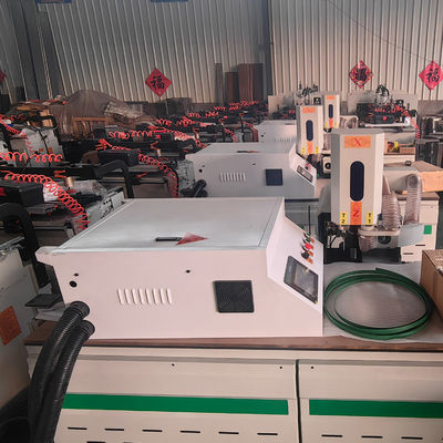 750w 750w 400w motor de accionamiento y servicio Máquina de perforación de cerraduras CNC totalmente automática para puertas de madera