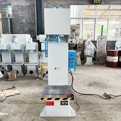 Máquina de brocheado pequeña con 25MPa Max. Presión hidráulica y 200 mm de profundidad de garganta