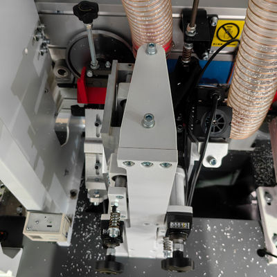 Máquina de banda de borde para el panel del gabinete de puertas de madera ancho mínimo 80 mm y función automática