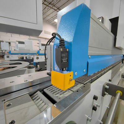 15 m/min Velocidad de alimentación del panel Máquina automática de bandaje de borde de alta velocidad para cartón laminado