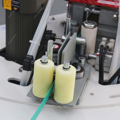 Máquina de bandaje de borde de brazo plegable flexible para la eficiencia de producción de materiales PUR / EVA