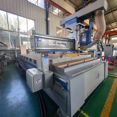 Máquina de corte de madera totalmente automática de paneles de muebles, máquina de tallado PK2040 ATC