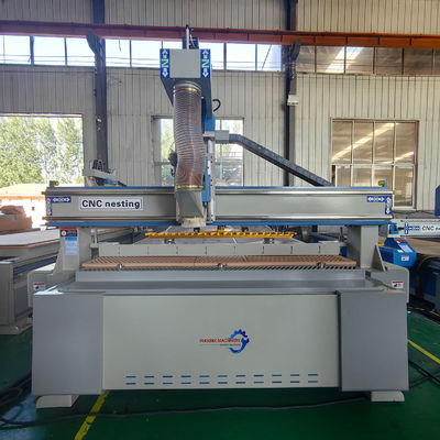Máquina de corte de madera totalmente automática de paneles de muebles, máquina de tallado PK2040 ATC
