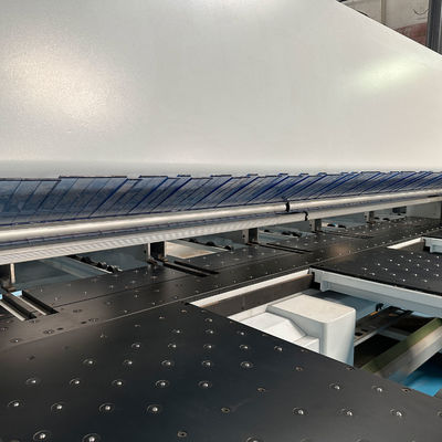 Máquina de corte de madera CNC de tensión personalizada con precisión industrial y peso de 4500 kg