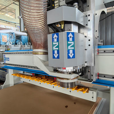 9KW motor de huso de energía de la madera de trabajo Cnc máquina de encaminamiento de madera para cortar muebles de contrachapado