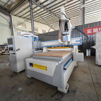 Máquina de rotación CNC para carpintería con cambio de herramientas automático lineal y alta durabilidad