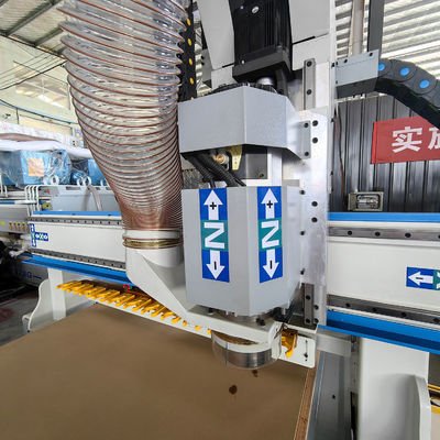 Máquina de rotación CNC para carpintería con cambio de herramientas automático lineal y alta durabilidad