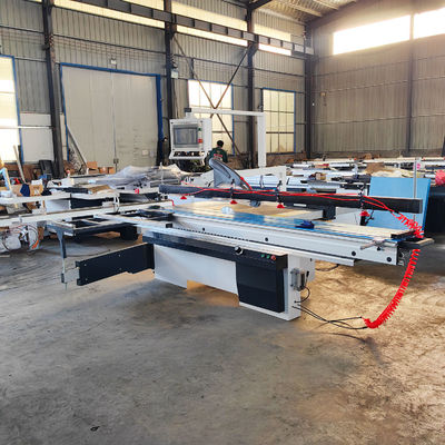 Máquina de corte de madera de precisión industrial CNC de mesa corredera con estilo horizontal