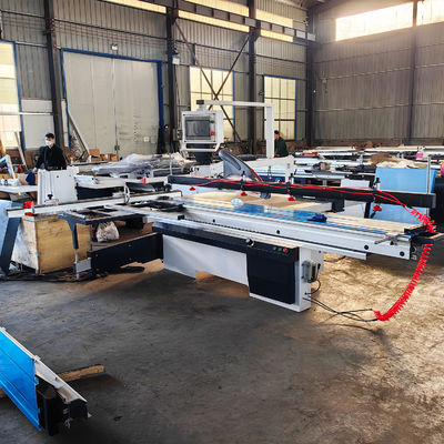 Máquina de corte de madera de precisión industrial CNC de mesa corredera con estilo horizontal