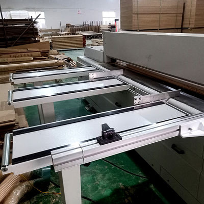 Equipo de trabajo de la madera Automática de hierro de sierra CNC con 5200mm * 3900mm * 1700mm especificaciones