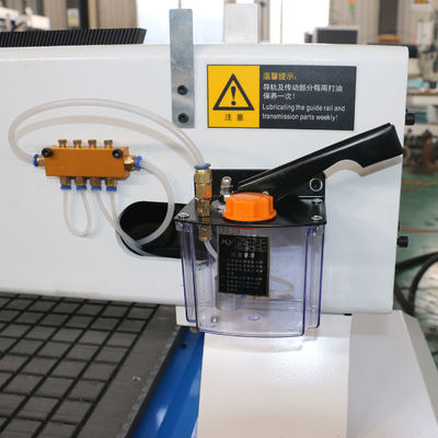 Máquina de rotación CNC profesional de tallado de madera para hacer puertas de muebles 1300 * 2500mm