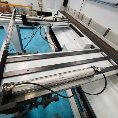 3800 KG MJ6230B Serradura automática horizontal CNC de vigas para el corte de tablas de madera