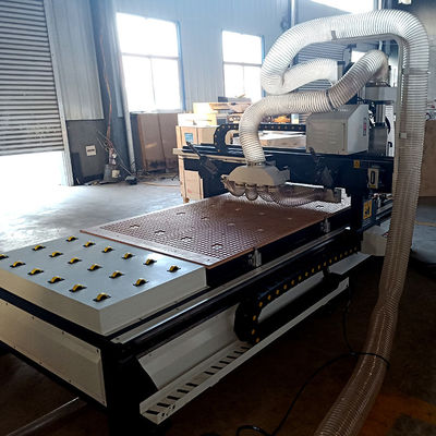 Velocidad de trabajo máxima 25000mm/min 1300×2500mm Tamaño de la mesa de trabajo