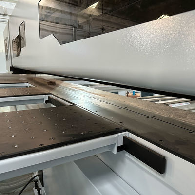 Máquina de cortar madera automática con panel informático MJ6230B para la industria del mueble