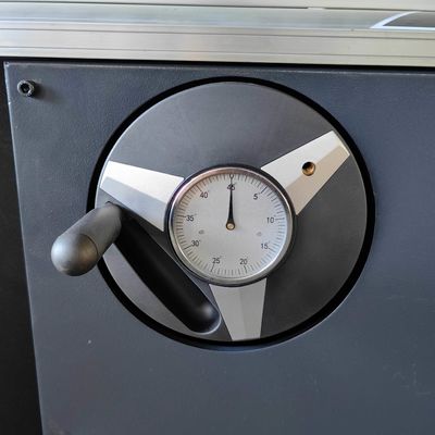 45-90 grados Máquina de corte de madera inclinada Serradora de mesa corredera para la industria maderera