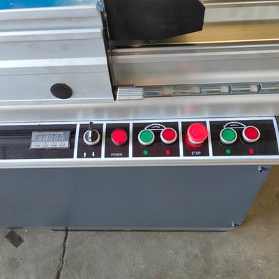 Serratura de precisión horizontal de panel de trabajo pesado para la carpintería Duración máxima de corte 3200 mm