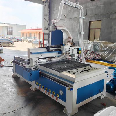 Plantas de fabricación Máquina de corte de sierra de madera de múltiples hojas con enrutador de madera CNC de 3 ejes