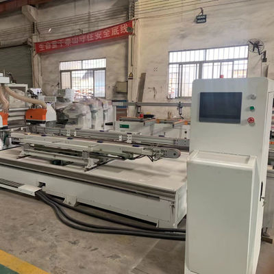 Máquina de corte circular de cuatro lados para paneles de puertas de madera en fábricas de muebles