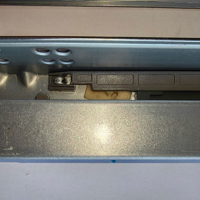Profundidad del gabinete de 370 mm Slides de cajón de montaje oculto de fondo con cierre suave y apertura por empuje