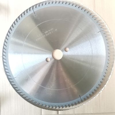 Tct Materiales de carburo aleación para la elaboración de madera hoja de sierra circular para el corte de madera sólida