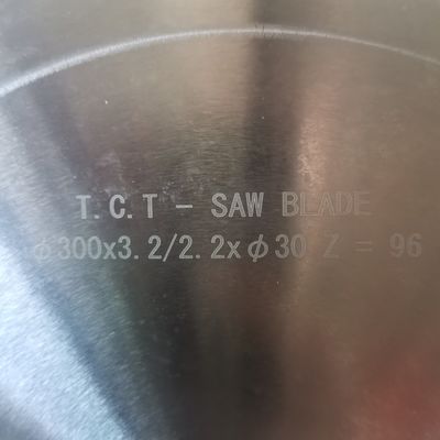 Tct Materiales de carburo aleación para la elaboración de madera hoja de sierra circular para el corte de madera sólida