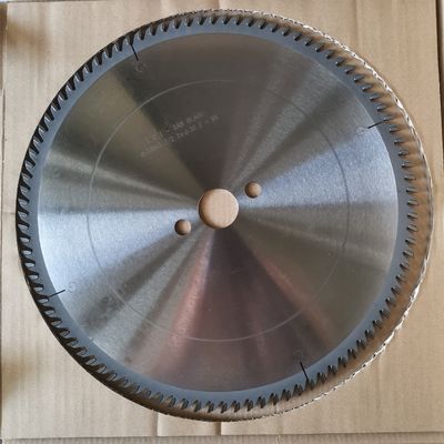 Tct Materiales de carburo aleación para la elaboración de madera hoja de sierra circular para el corte de madera sólida