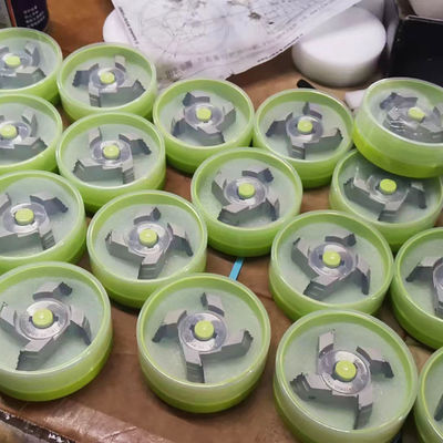 Cortador automático para cortar las esquinas de las bandas de borde adecuado para la máquina de bandaje de borde KDT