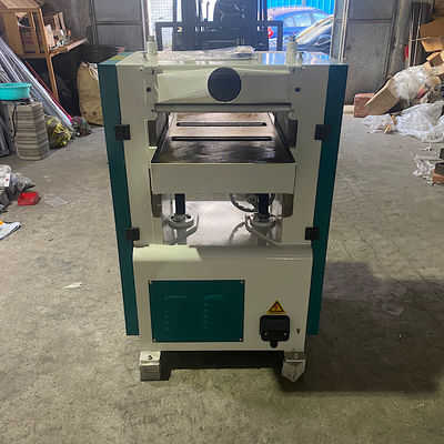 Máquina de planeado de trabajo de madera de espesor lateral único de voltaje personalizado con anchura de 500 mm