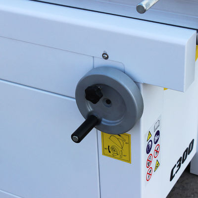 Velocidades de rotación del eje 2000/3100/4400/7000 r.p.m. para la máquina combinada de madera C300