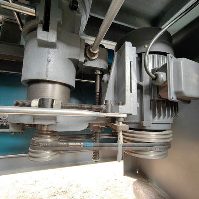 Máquina de moldeo automático de husillo para madera de 600 kg para moldear madera rápida y suave