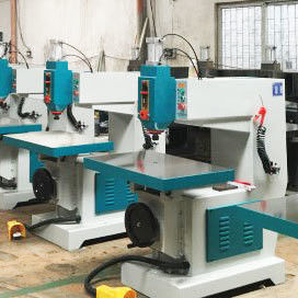 Planador de moldes de fresado de husillo vertical para la función de línea de paneles de puerta