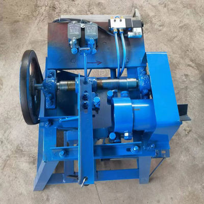 Máquina de descarga de dientes circular para la fabricación de manijas de escobas de palo de madera