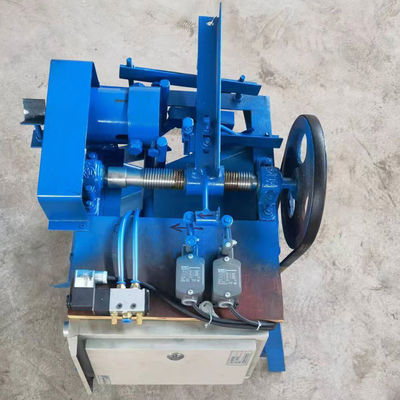 Máquina de roscado de 15 mm para la producción automática de escobas pequeñas