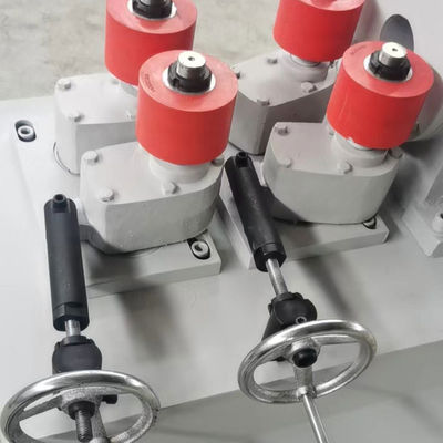 Máquina de fresado de rodillos de alimentación automática de madera sólida