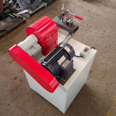 Máquina de fabricación de manijas de escobas de palo redondo de 720*560*820 mm para la industria de la madera