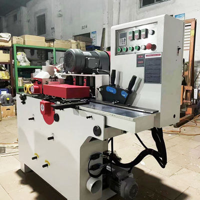 Máquina de rodillos de madera de tipo más reciente Barras redondas automáticas de procesamiento de escobas Martillo para el hogar
