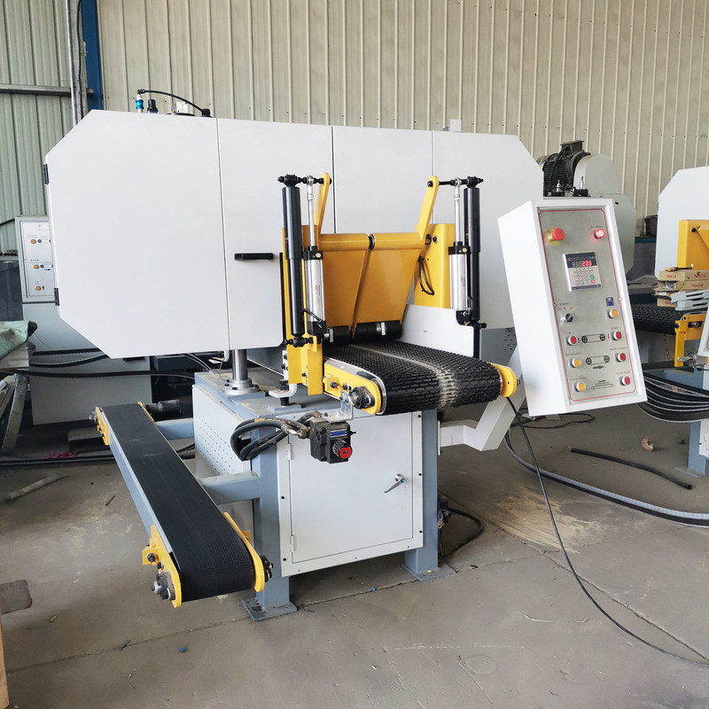 Molino de madera horizontal de banda de 400 mm con velocidad de alimentación automática y corte preciso